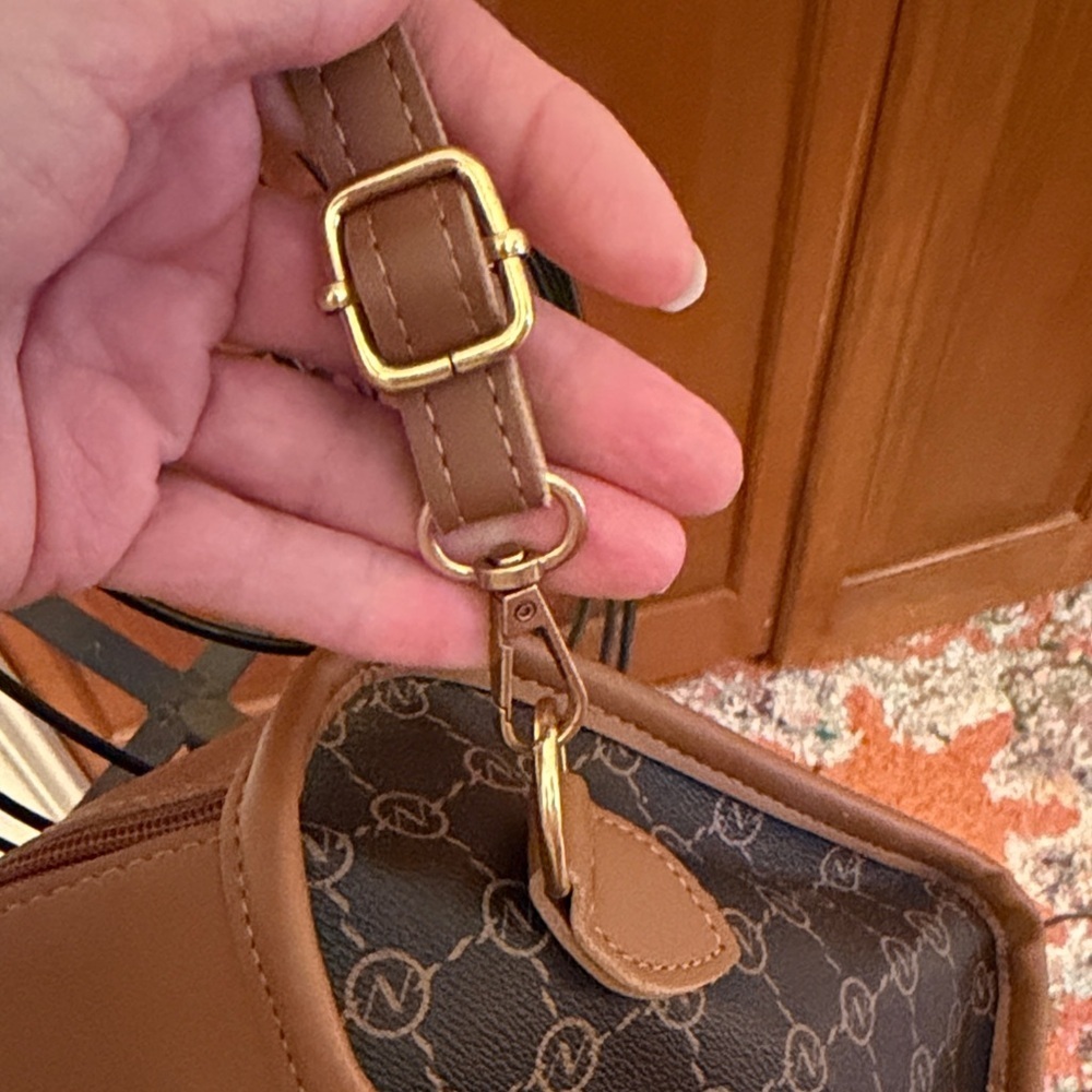 👜👜👜bogoho 👜👜👜Elegant Tan and Black Designer Satchel - Picture 4 of 9